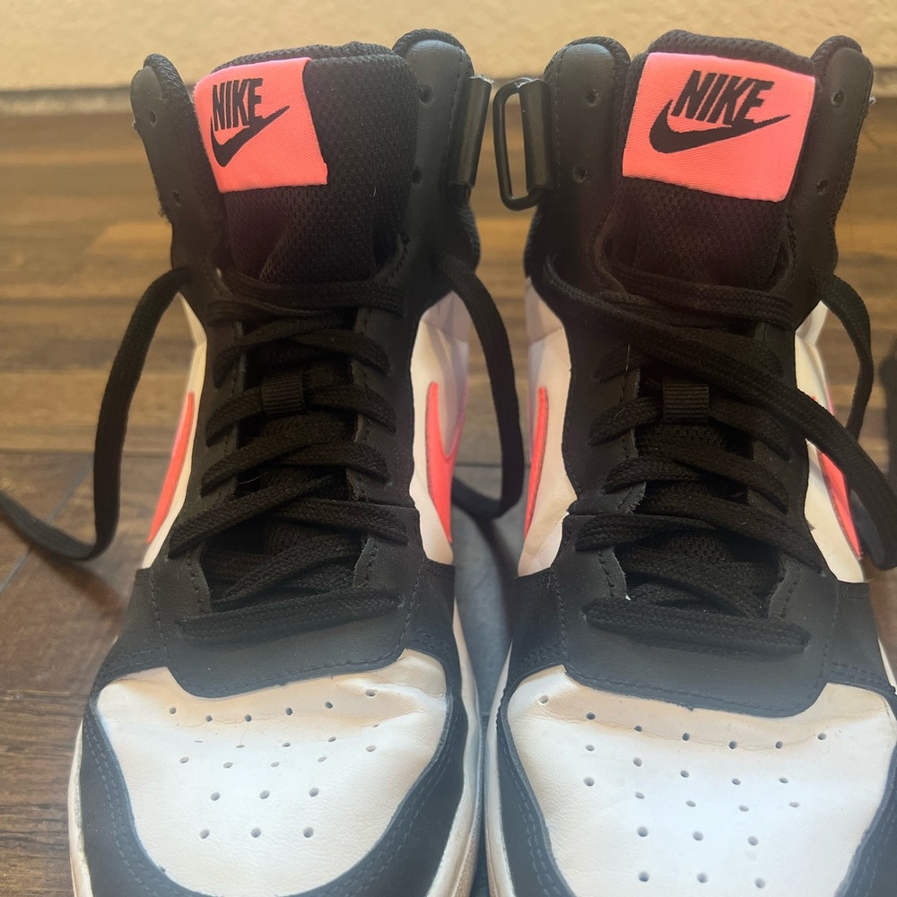 Girls/women's Nike High Top Shoes